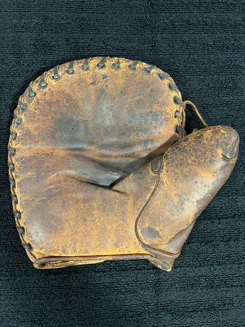 Del Bissonette Treman King Basemitt Front