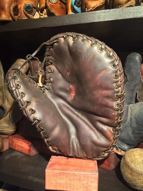 George Sisler Treman & King Cayuga GS Basemitt Front