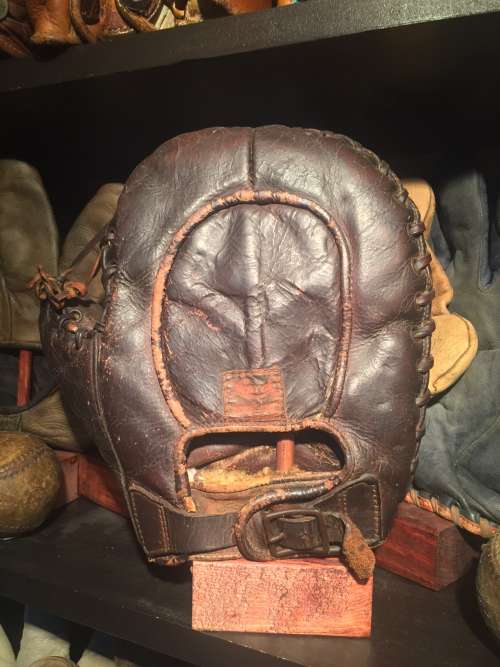Leacock Basemitt Dark Brown Back