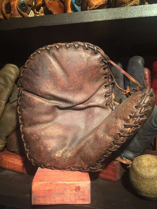 Leacock Basemitt Dark Brown Front