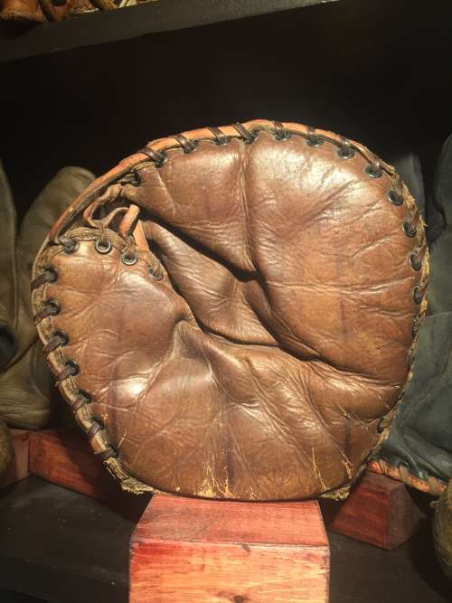 Leacock Basemitt Light Brown Front