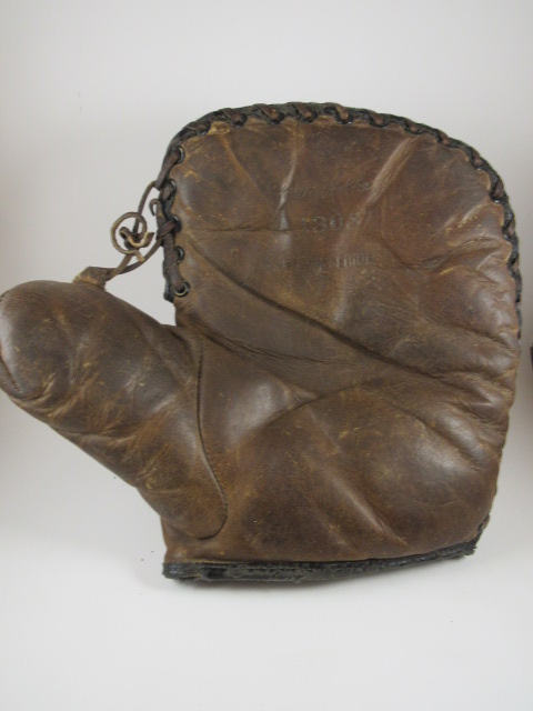 Walter Holke A1308 Basemitt Front