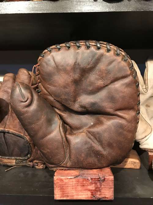 Wolf American League Model Basemitt Front