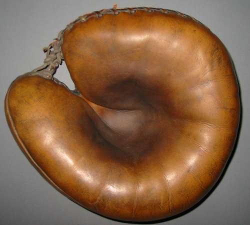 Gabby Hartnett Catchers Mitt Front