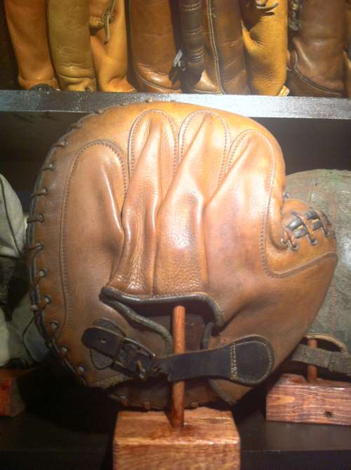 Buckle Web Buckle Back Brown Catchers Mitt Back