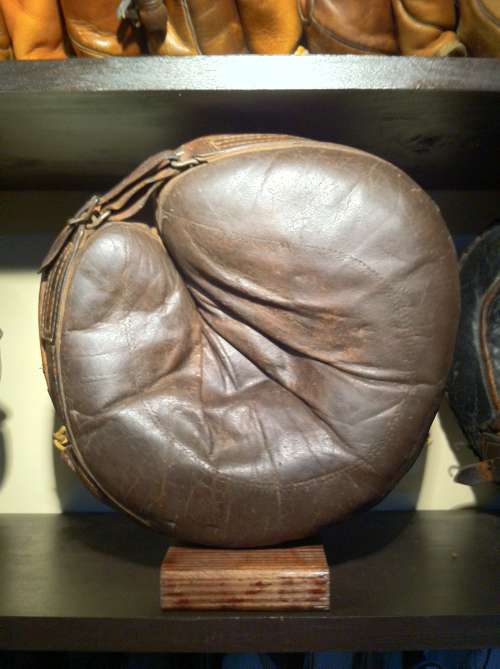 Buckle Web Sewn Pocket Catchers Mitt Front