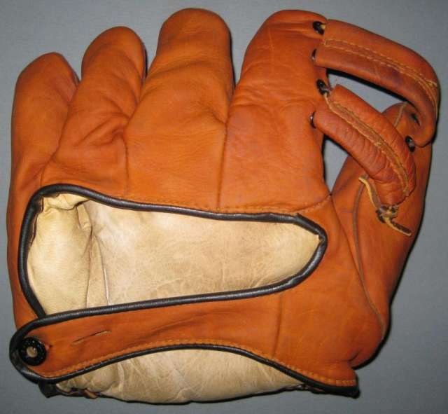 Pee Wee Reese Iron Arm 70G Back