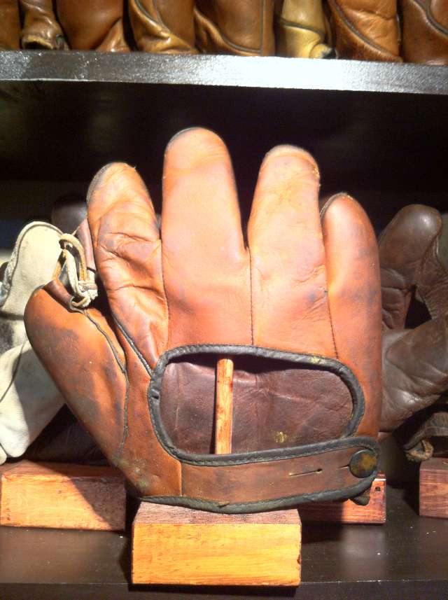 Professional Model Single Tunnel Loop Lefty Back