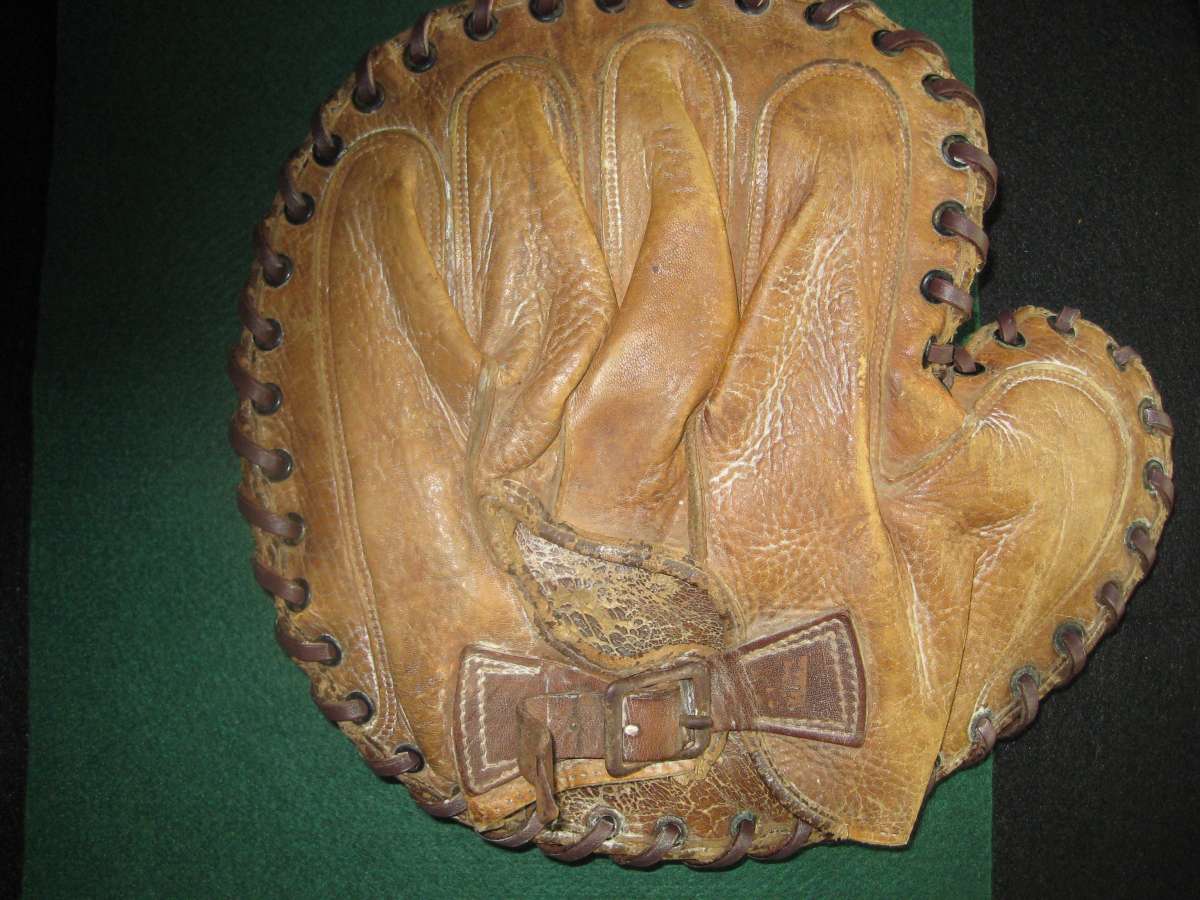 Pat Collins Pennant K411 Back Pennant Baseball Glove Collector