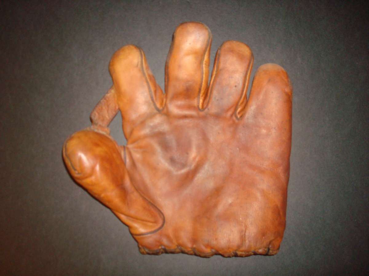 Pennant 1 Inch  Front Pennant Baseball Glove Collector Gallery