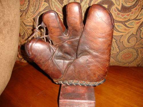 3 Finger Red Brown Front