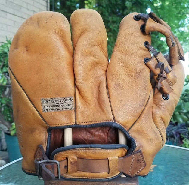 Brown's Sports and Cycle Co. 3 Finger Back