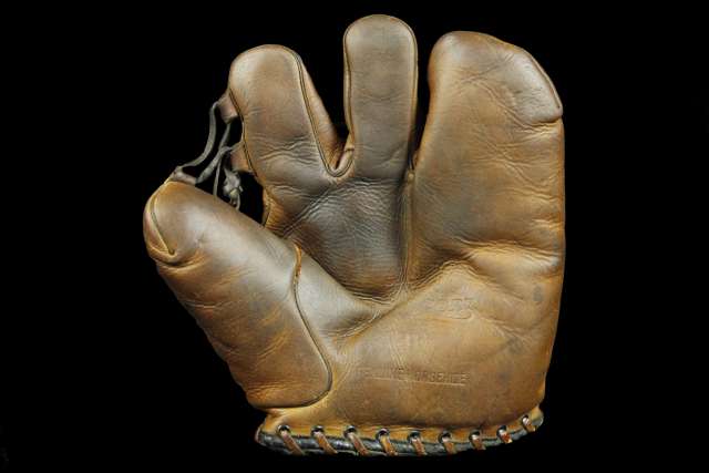 Carl W. Mays TruSport 3F 3 Finger Front