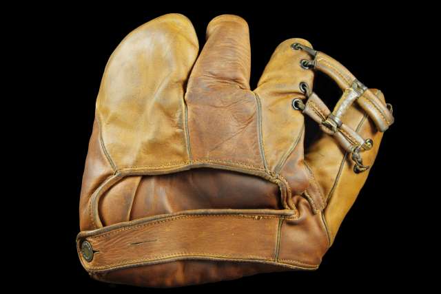 Charlie Engle Nokona G38 3 Finger Back