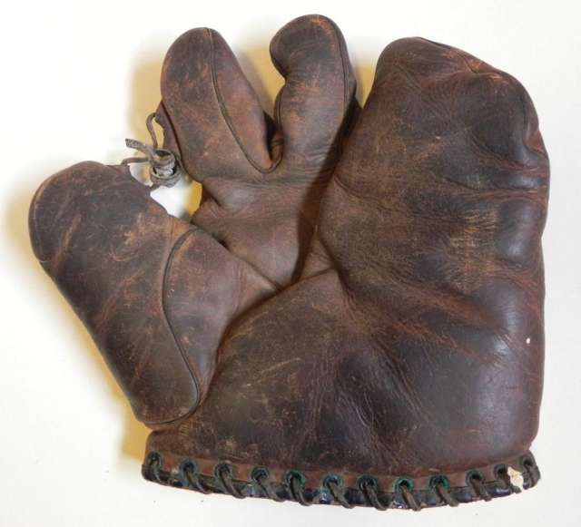 Chas. Red Ruffing Wilson 623 Front