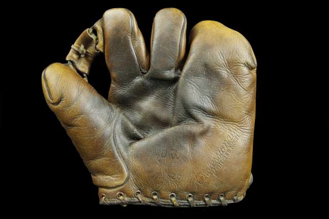 Great Western 520 Professional Pitchers Model 3 Finger Front