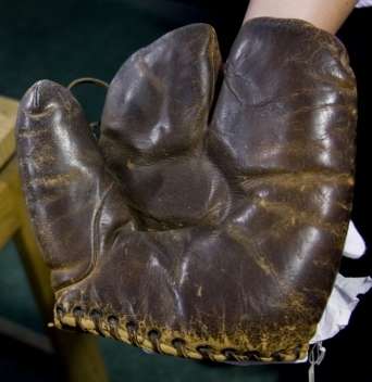 Johnny Evers Pre War 2 Finger Front 1