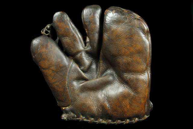 Rabbit Maranville R.H. Macy 3 Finger Front