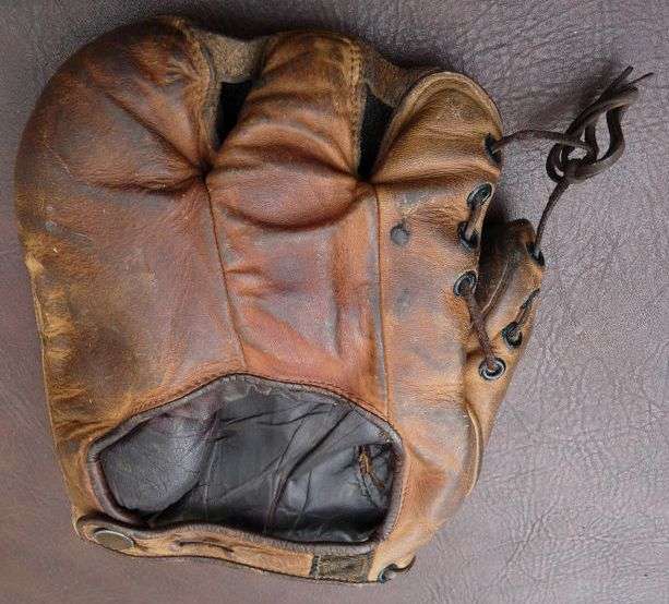 Reach, Wright & Ditson Three Finger Back