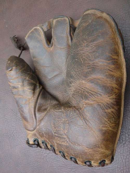 Reach, Wright & Ditson Three Finger Front