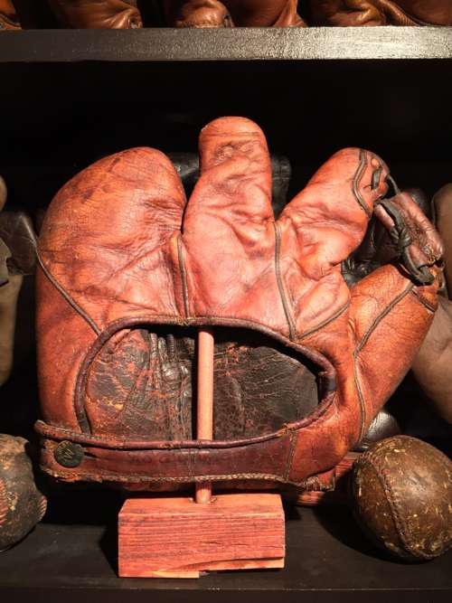 Rogers Hornsby Thomas E. Wilson 3 Finger Back