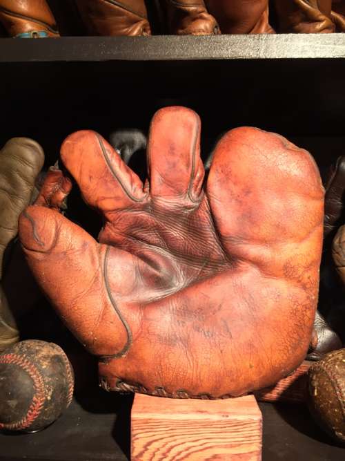 Rogers Hornsby Thomas E. Wilson 3 Finger Front