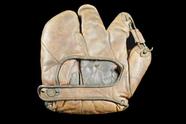 Rogers Hornsby Wilson Western 632 3 Finger Back