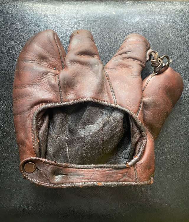 Stall & Dean 8080 3 Finger Back