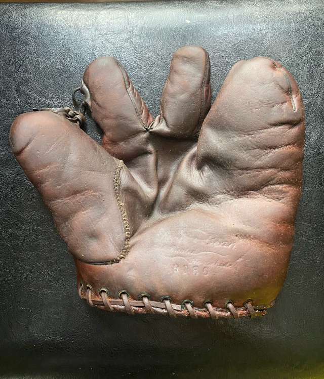 Stall & Dean 8080 3 Finger Front