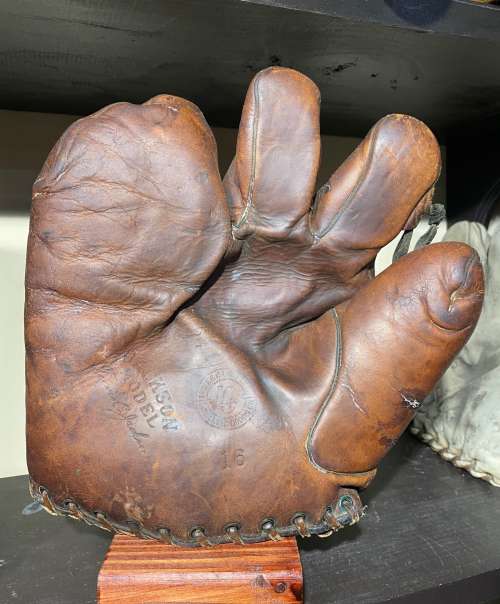 Travis C Jackson Lowe & Campbell 16 3 Finger Front
