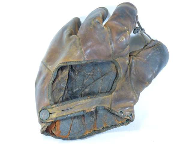 Wilson Western Three Finger Back