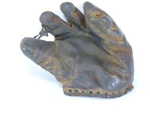 Wilson Western Three Finger Front