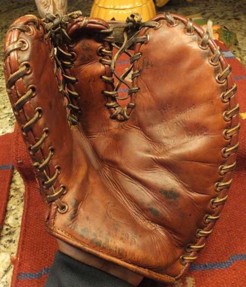 Dick Sisler Rawlings T95 Trapper Front