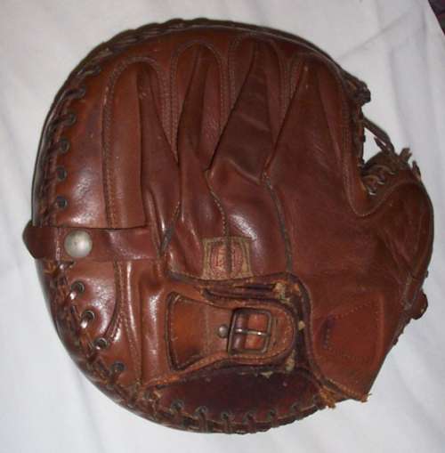 Cy Perkins Rawlings Catchers Mitt Back