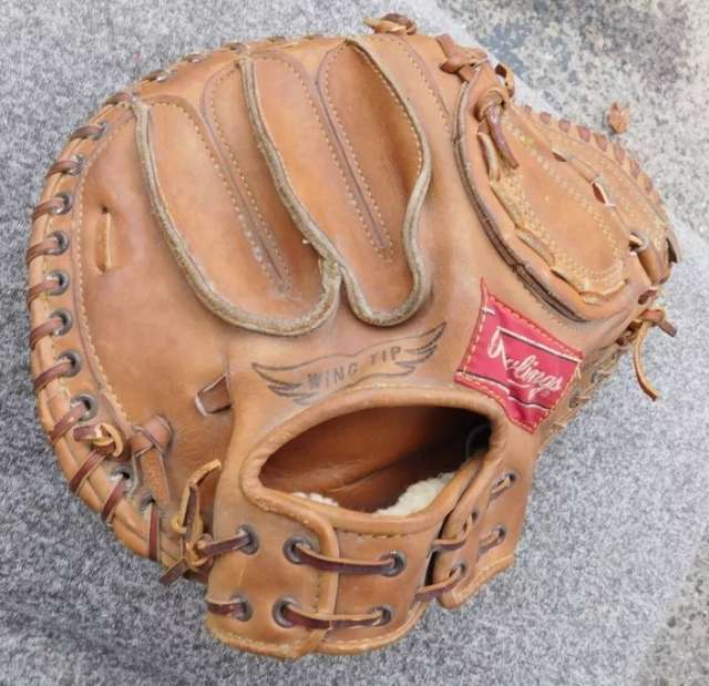 Johnny Bench Rawlings Catchers Mitt Back