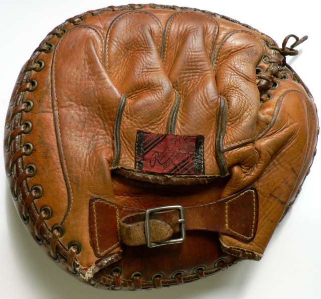 Rawlings Catchers Mitt Back