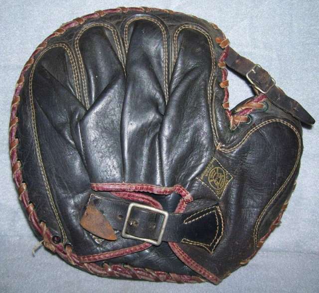 Reach 200 Catchers Mitt Back
