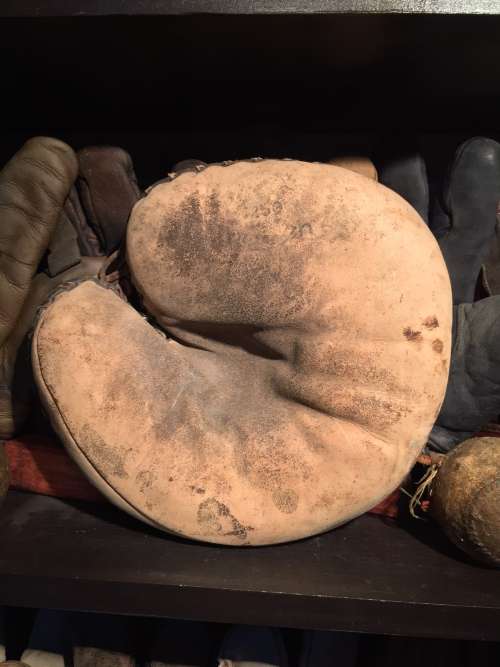 Reach 250 Catchers Mitt Front