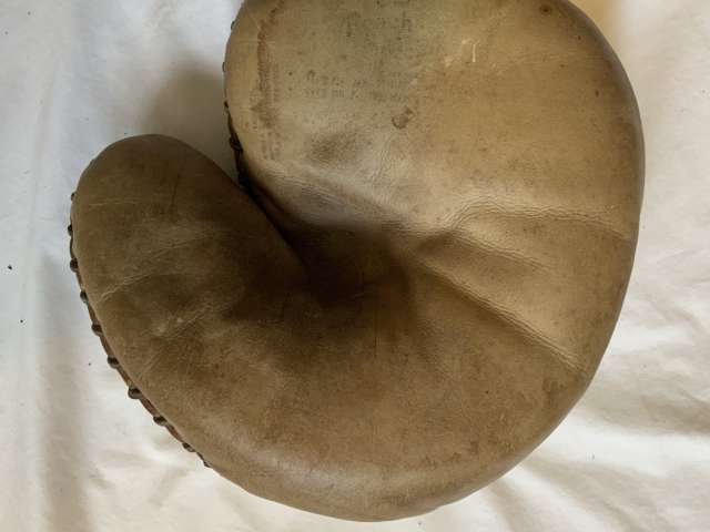 Reach 38 Catchers Mitt Front