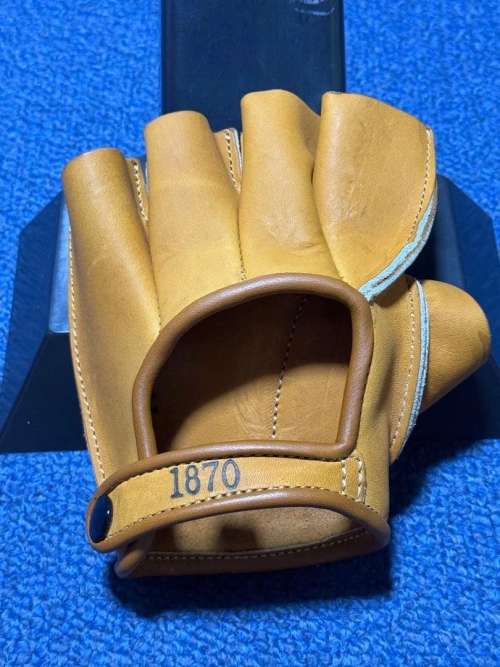Rawlings Reissue 1 Back