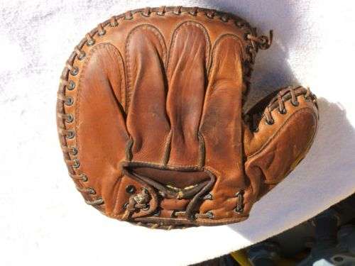 Ripon Catchers Mitt Back