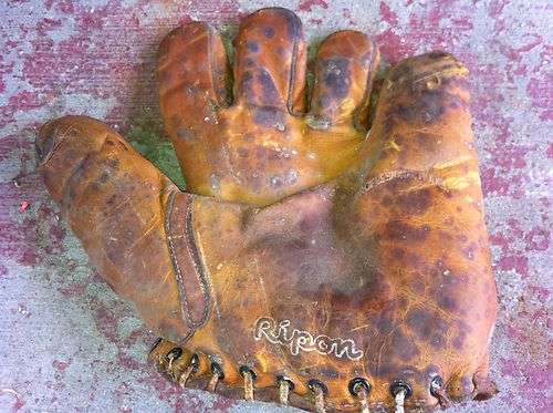 Ripon Glove Front