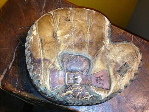 Schmelzers Catchers Mitt Back