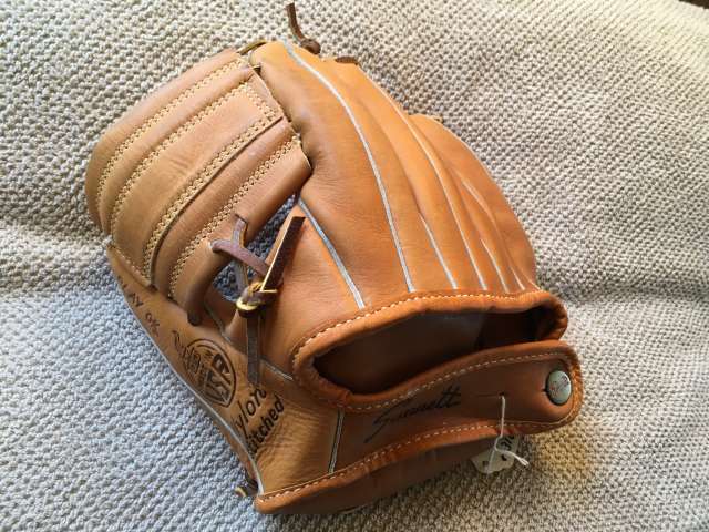 Tony Taylor Sonnett MLS Back