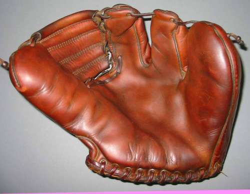Spalding 3 Finger Front
