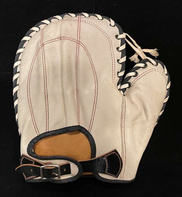 Spalding 221-73 Put Out Basemitt Back