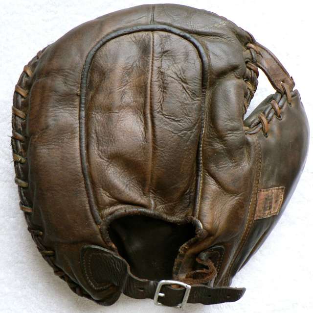 Spalding AXP World Series Basemitt Back