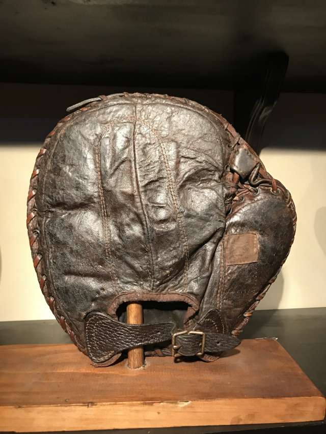 Spalding Basemitt Black Back