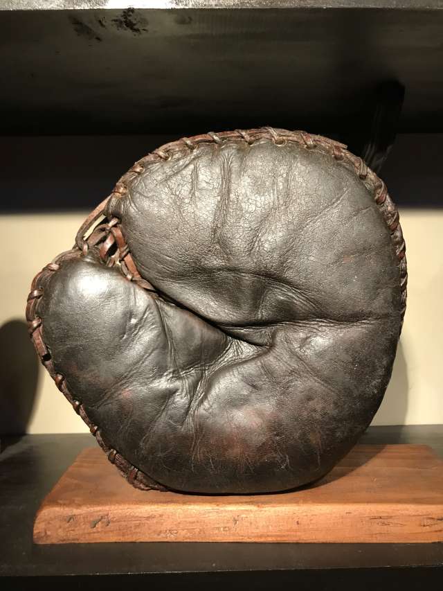 Spalding Basemitt Black Front