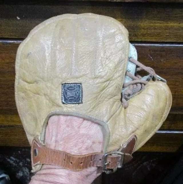 Spalding Basemitt Youth Back